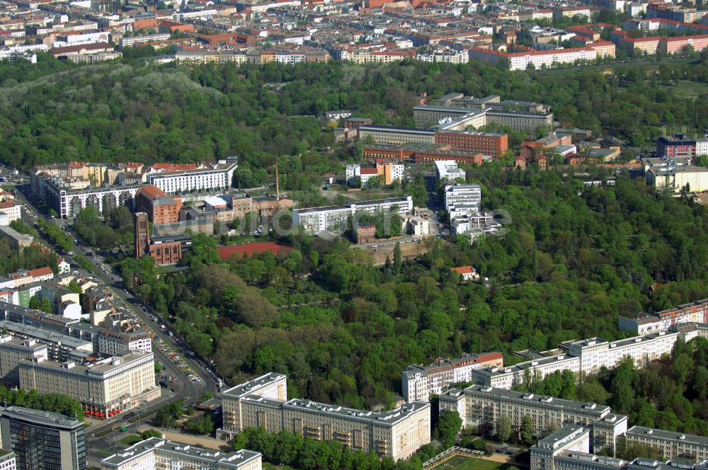 Berlin von oben - Wohngebiet an derAuerstrasse 1 / Weidenweg angrenzend an der Strasse der Pariser Kommune und der Karl-Marx-Allee in Berlin-Friedrichshain