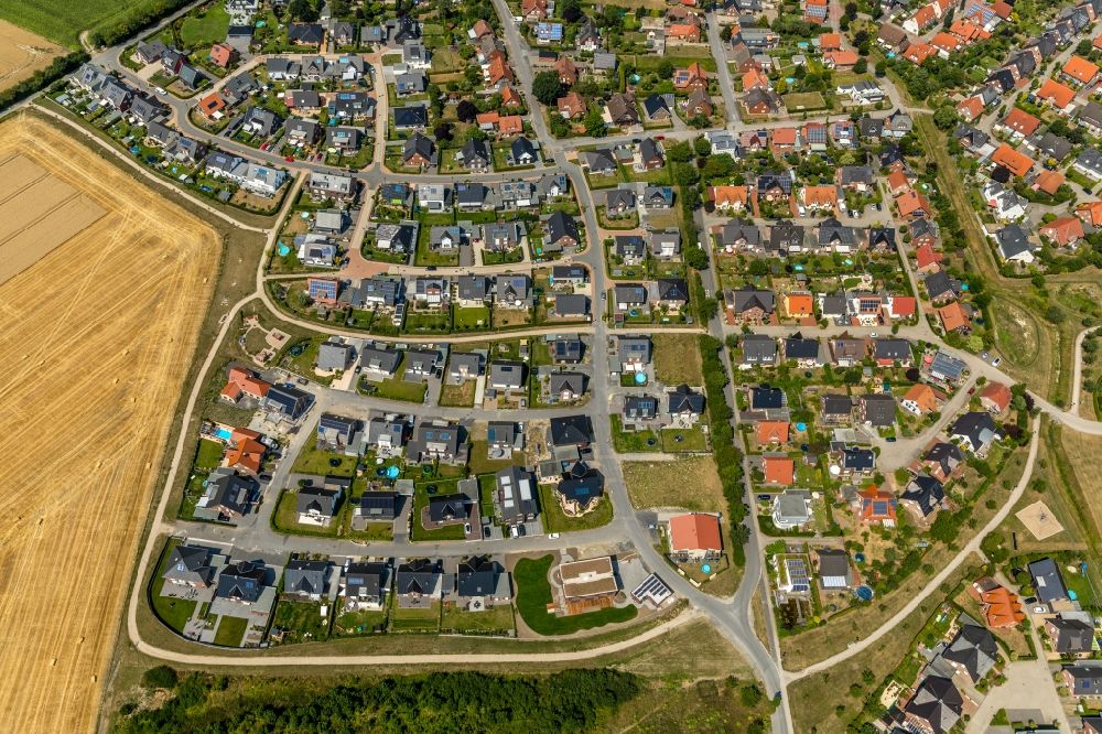 Luftaufnahme Drensteinfurt - Wohngebiet einer Einfamilienhaus- Siedlung am Akazienweg in Drensteinfurt im Bundesland Nordrhein-Westfalen, Deutschland