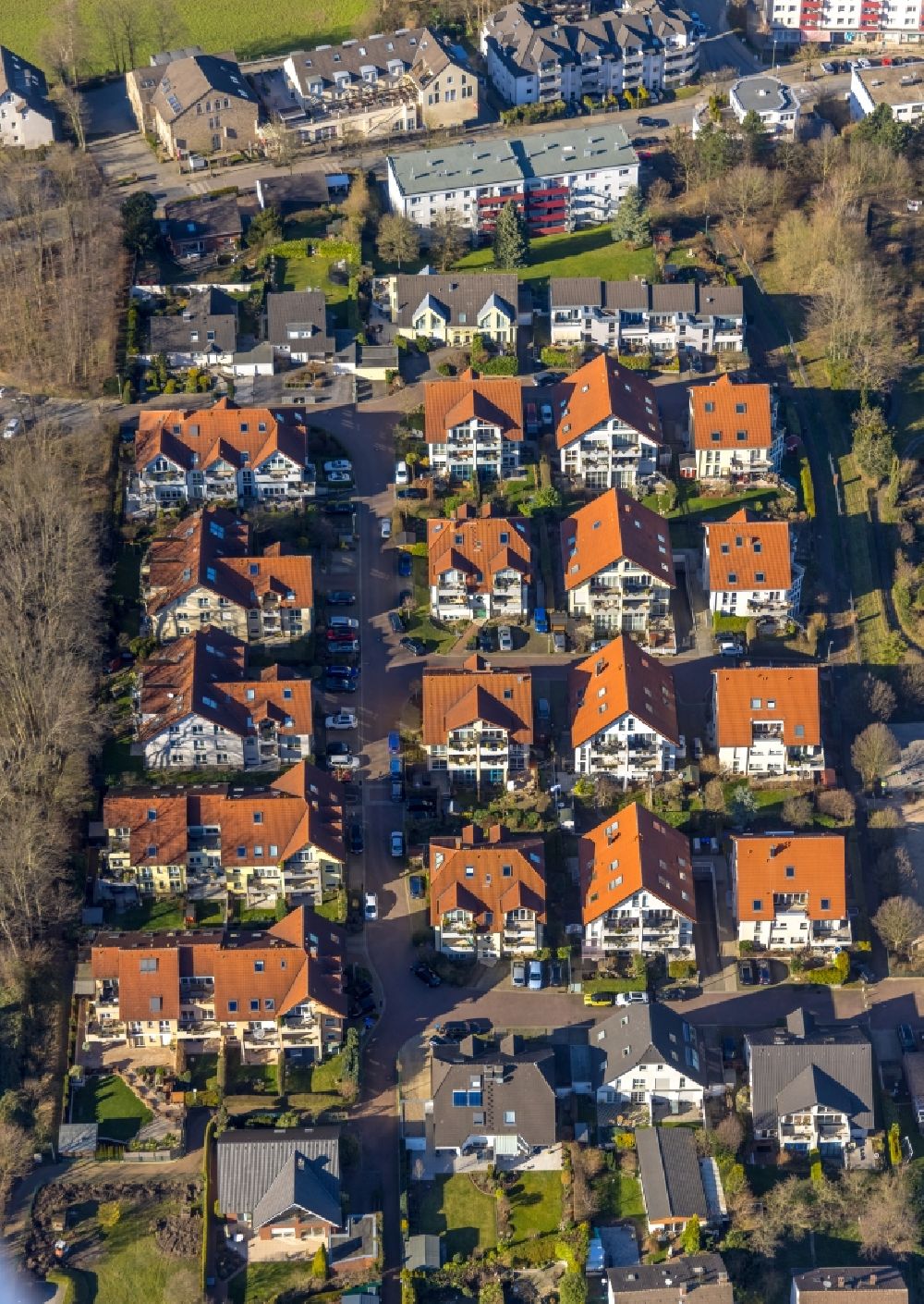 Luftbild Hattingen - Wohngebiet einer Einfamilienhaus- Siedlung und Alternheim im Ortsteil Niederwenigern in Hattingen im Bundesland Nordrhein-Westfalen, Deutschland