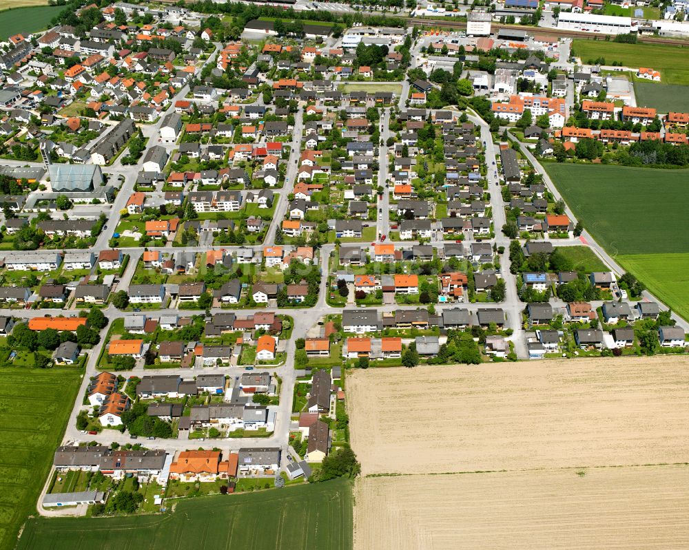 Altötting von oben - Wohngebiet einer Einfamilienhaus- Siedlung in Altötting im Bundesland Bayern, Deutschland