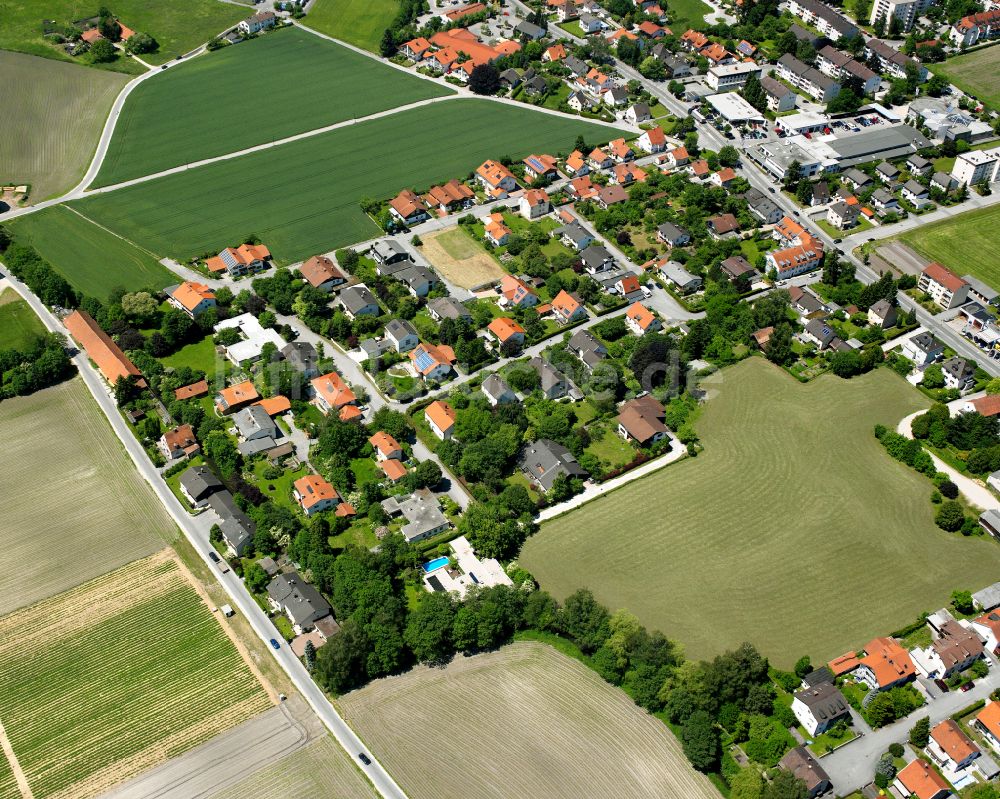 Altötting aus der Vogelperspektive: Wohngebiet einer Einfamilienhaus- Siedlung in Altötting im Bundesland Bayern, Deutschland