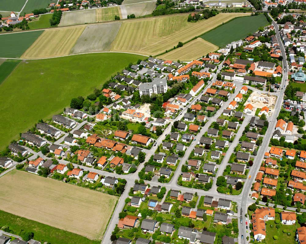 Altötting von oben - Wohngebiet einer Einfamilienhaus- Siedlung in Altötting im Bundesland Bayern, Deutschland