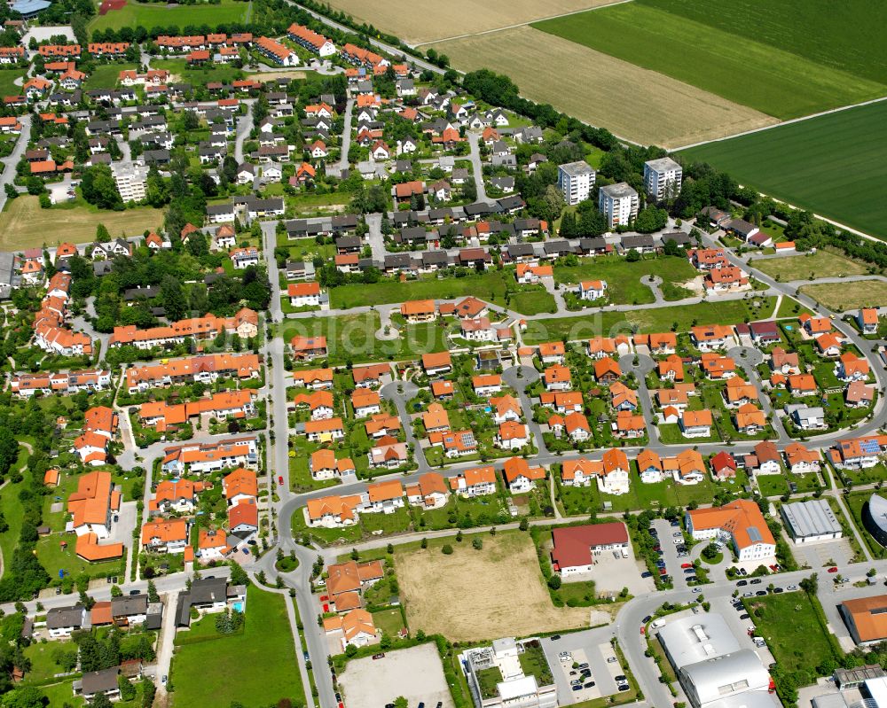 Luftaufnahme Altötting - Wohngebiet einer Einfamilienhaus- Siedlung in Altötting im Bundesland Bayern, Deutschland