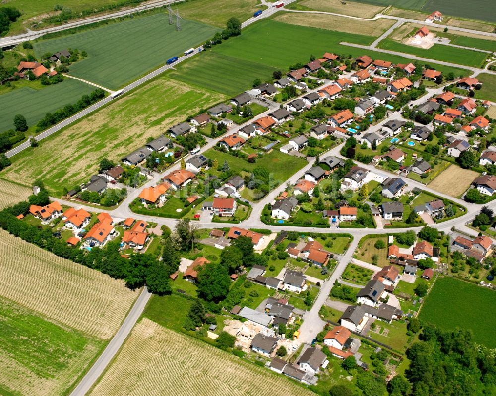 Alzgern aus der Vogelperspektive: Wohngebiet einer Einfamilienhaus- Siedlung in Alzgern im Bundesland Bayern, Deutschland