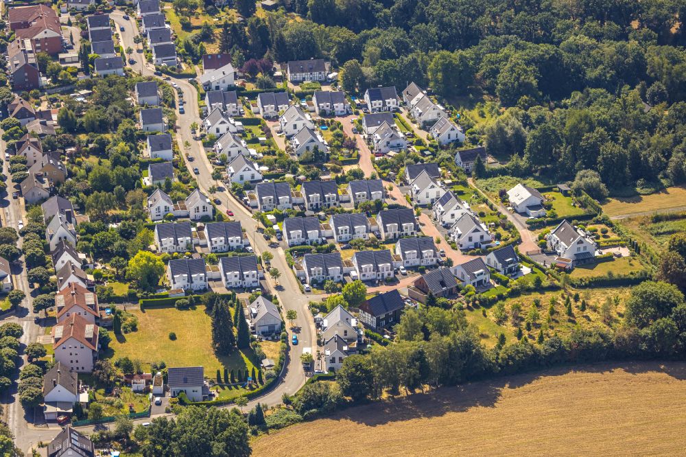 Luftbild Hattingen - Wohngebiet einer Einfamilienhaus- Siedlung am Baaker Berg im Ortsteil Baak in Hattingen im Bundesland Nordrhein-Westfalen, Deutschland