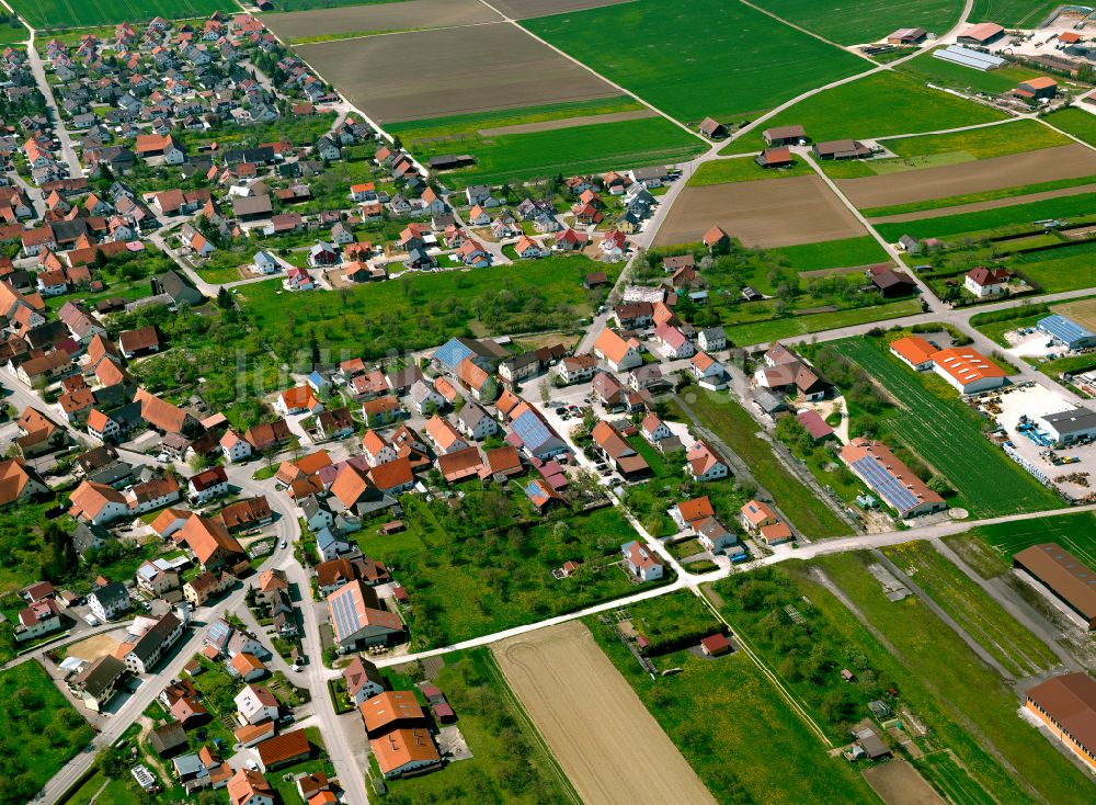 Bermaringen von oben - Wohngebiet einer Einfamilienhaus- Siedlung in Bermaringen im Bundesland Baden-Württemberg, Deutschland