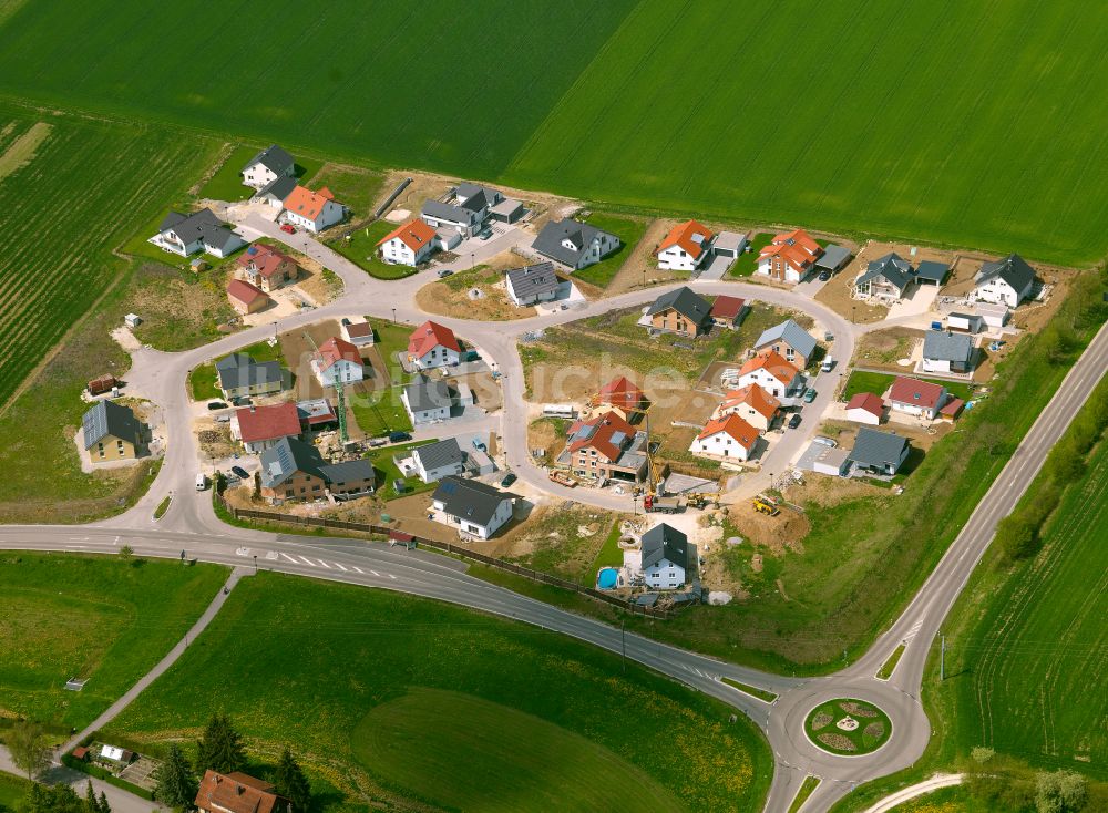 Luftaufnahme Bernstadt - Wohngebiet einer Einfamilienhaus- Siedlung in Bernstadt im Bundesland Baden-Württemberg, Deutschland