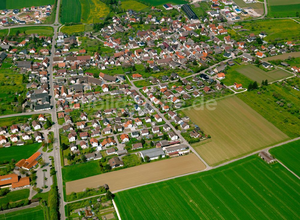Bernstadt aus der Vogelperspektive: Wohngebiet einer Einfamilienhaus- Siedlung in Bernstadt im Bundesland Baden-Württemberg, Deutschland