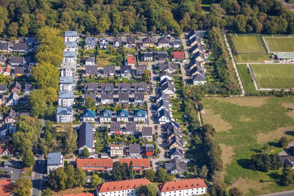Unna von oben - Wohngebiet einer Einfamilienhaus- Siedlung an der Bertha-von-Suttner-Allee in Unna im Bundesland Nordrhein-Westfalen, Deutschland