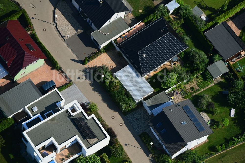 Luftaufnahme Magdeburg - Wohngebiet einer Einfamilienhaus- Siedlung Am Birnengarten - Mirabellenweg im Ortsteil Ottersleben in Magdeburg im Bundesland Sachsen-Anhalt, Deutschland