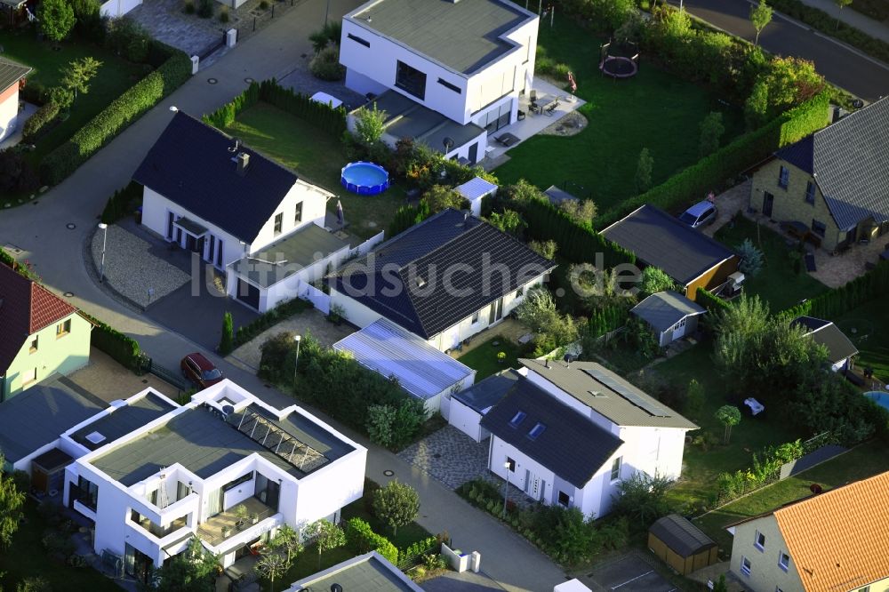 Luftaufnahme Magdeburg - Wohngebiet einer Einfamilienhaus- Siedlung Am Birnengarten - Mirabellenweg im Ortsteil Ottersleben in Magdeburg im Bundesland Sachsen-Anhalt, Deutschland