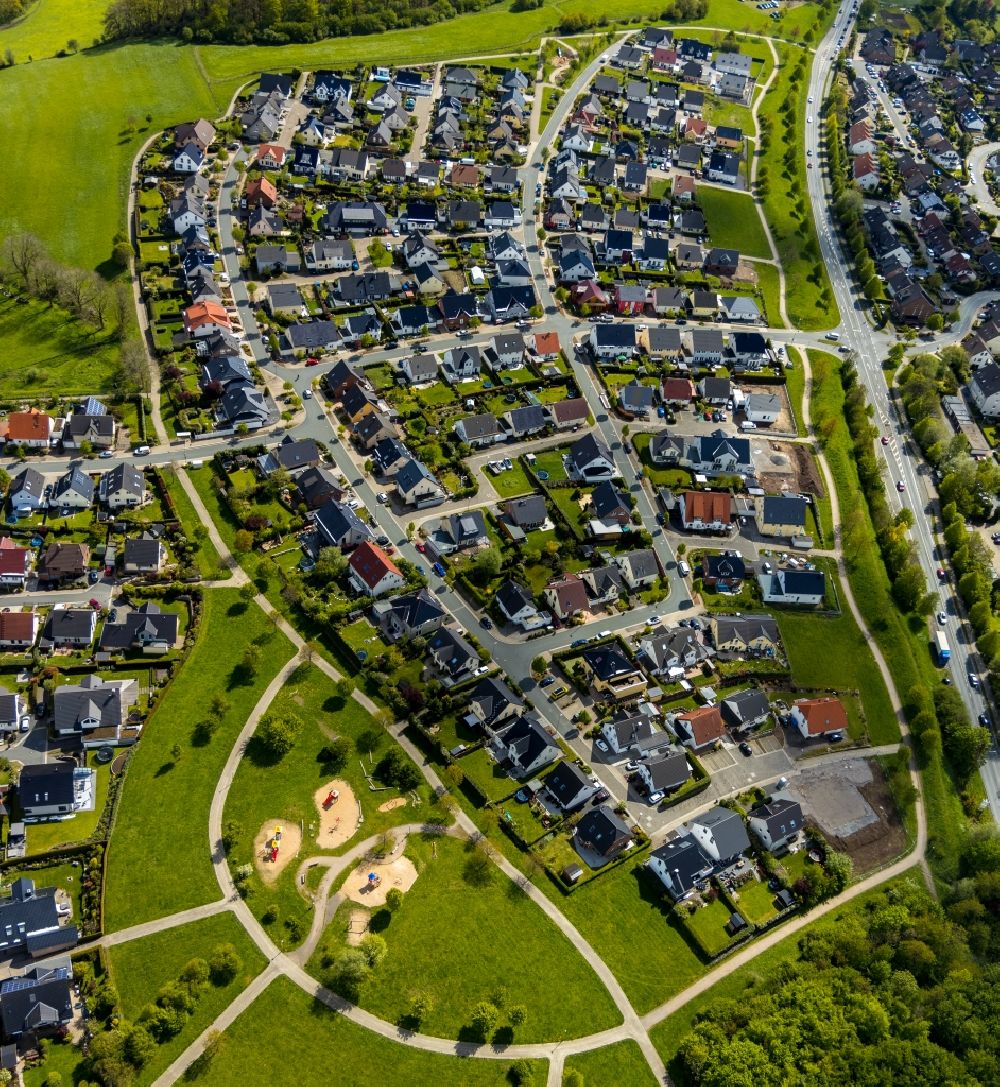 Luftaufnahme Breckerfeld - Wohngebiet einer Einfamilienhaus- Siedlung in Breckerfeld im Bundesland Nordrhein-Westfalen, Deutschland