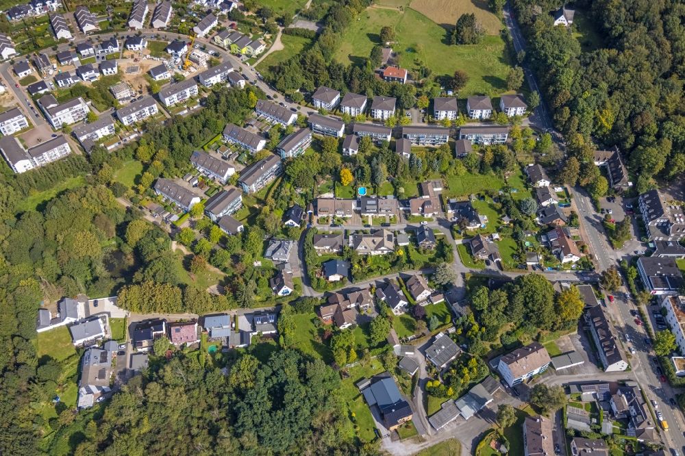 Luftaufnahme Schwelm - Wohngebiet einer Einfamilienhaus- Siedlung Am Brunnenhof - Boellingweg in Schwelm im Bundesland Nordrhein-Westfalen, Deutschland