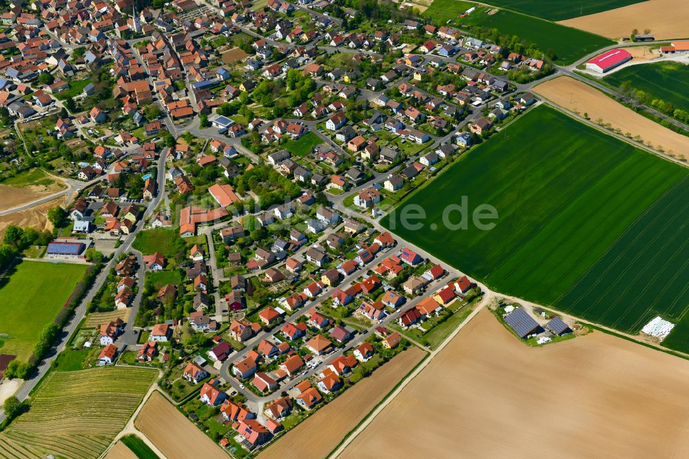 Luftaufnahme Buchbrunn - Wohngebiet einer Einfamilienhaus- Siedlung in Buchbrunn im Bundesland Bayern, Deutschland