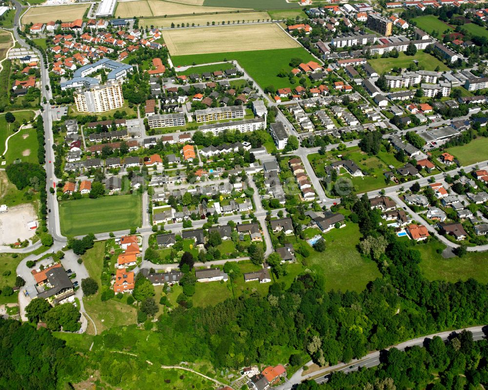 Luftaufnahme Burghausen - Wohngebiet einer Einfamilienhaus- Siedlung in Burghausen im Bundesland Bayern, Deutschland