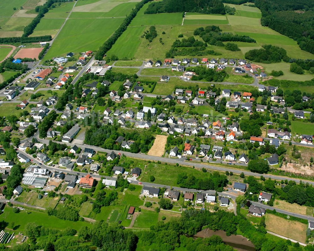 Driedorf aus der Vogelperspektive: Wohngebiet einer Einfamilienhaus- Siedlung in Driedorf im Bundesland Hessen, Deutschland