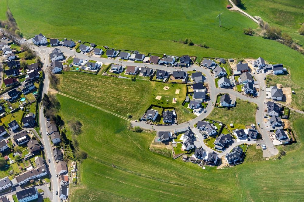 Luftbild Olpe - Wohngebiet einer Einfamilienhaus- Siedlung Ebbeblick - Am Poschefeuer in Olpe im Bundesland Nordrhein-Westfalen, Deutschland