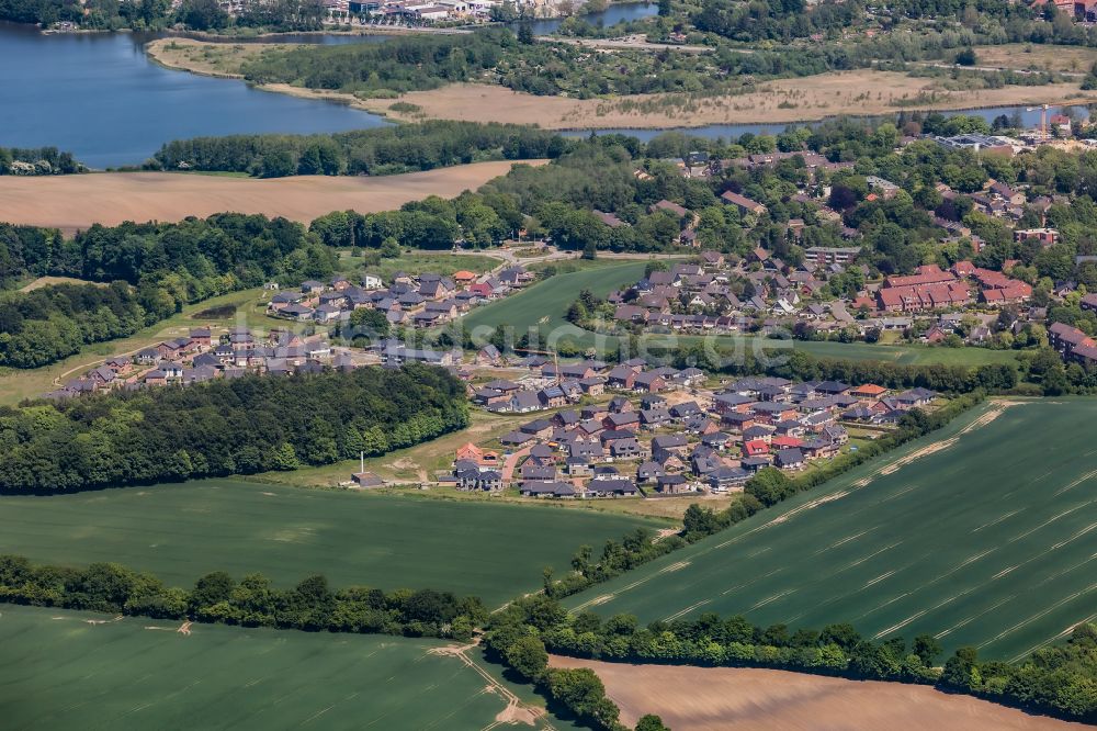 Luftaufnahme Eckernförde - Wohngebiet einer Einfamilienhaus- Siedlung in Eckernförde im Bundesland Schleswig-Holstein, Deutschland