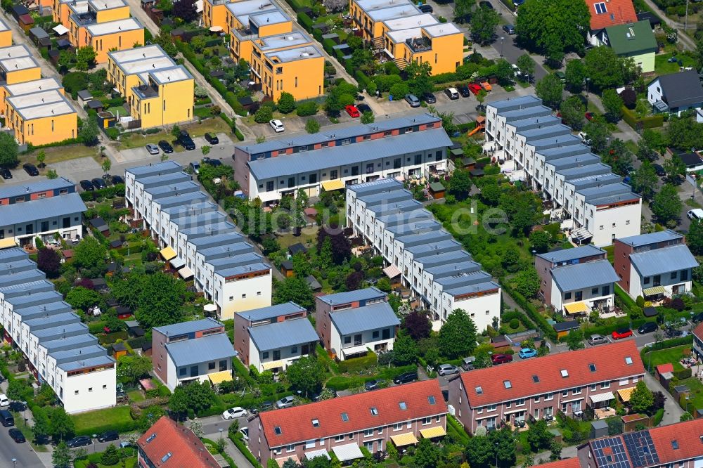 Luftbild Berlin - Wohngebiet einer Einfamilienhaus- Siedlung am Eisfalterweg im Ortsteil Biesdorf in Berlin, Deutschland