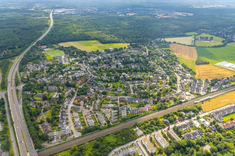 Luftbild Duisburg - Wohngebiet einer Einfamilienhaus- Siedlung entlang der Angermunder Straße - Am Thelenbusch in Duisburg im Bundesland Nordrhein-Westfalen, Deutschland