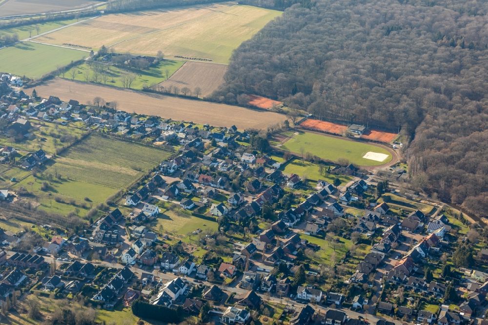 Luftaufnahme Dinslaken - Wohngebiet einer Einfamilienhaus- Siedlung entlang der Eppinkstraße - Im Kirchbruch in Dinslaken im Bundesland Nordrhein-Westfalen, Deutschland