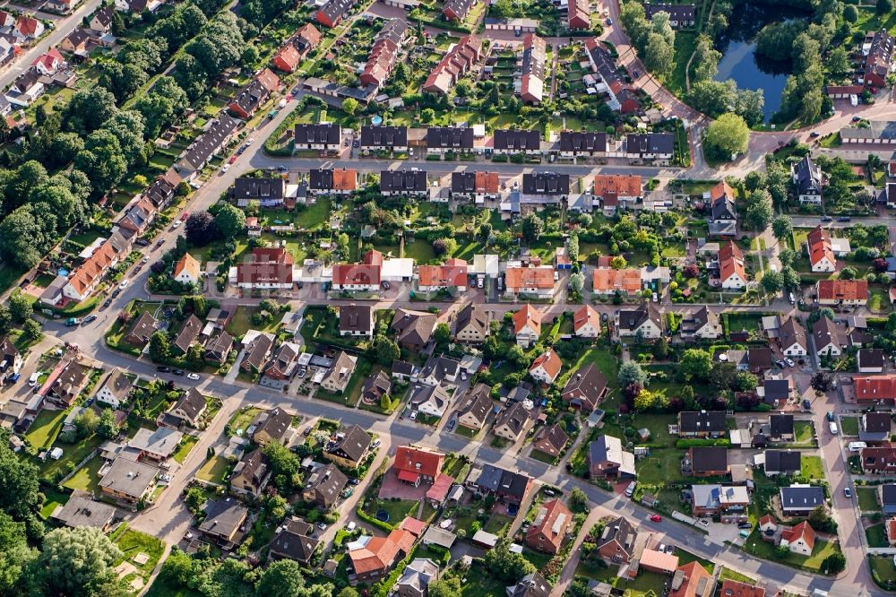 Luftaufnahme Stade - Wohngebiet einer Einfamilienhaus- Siedlung entlang des Frankenweg, Normannenstraße in Stade im Bundesland Niedersachsen, Deutschland