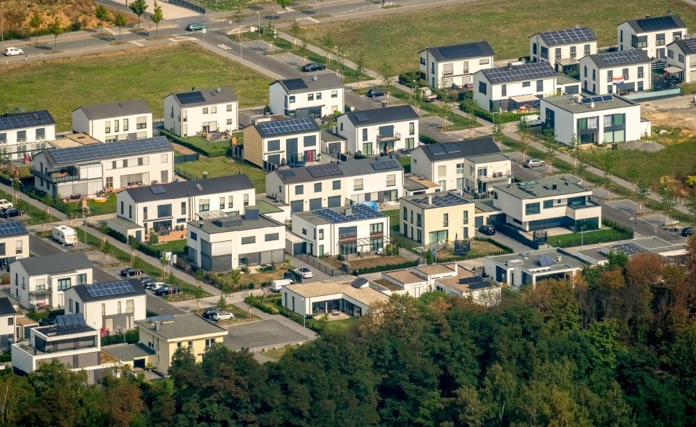 Gelsenkirchen von oben - Wohngebiet einer Einfamilienhaus- Siedlung entlang der Johannes-Rau-Allee in Gelsenkirchen im Bundesland Nordrhein-Westfalen, Deutschland