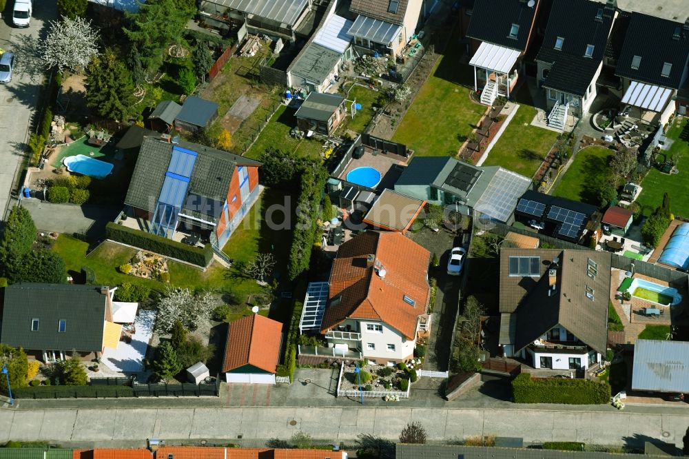 Luftbild Bernau - Wohngebiet einer Einfamilienhaus- Siedlung entlang der Julian- Marchlewski-Straße in Bernau im Bundesland Brandenburg, Deutschland