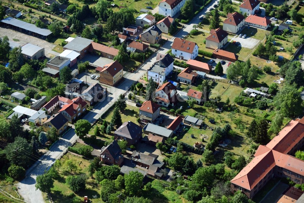Luftaufnahme Großräschen - Wohngebiet einer Einfamilienhaus- Siedlung entlang der Mühlenstraße in Großräschen im Bundesland Brandenburg, Deutschland