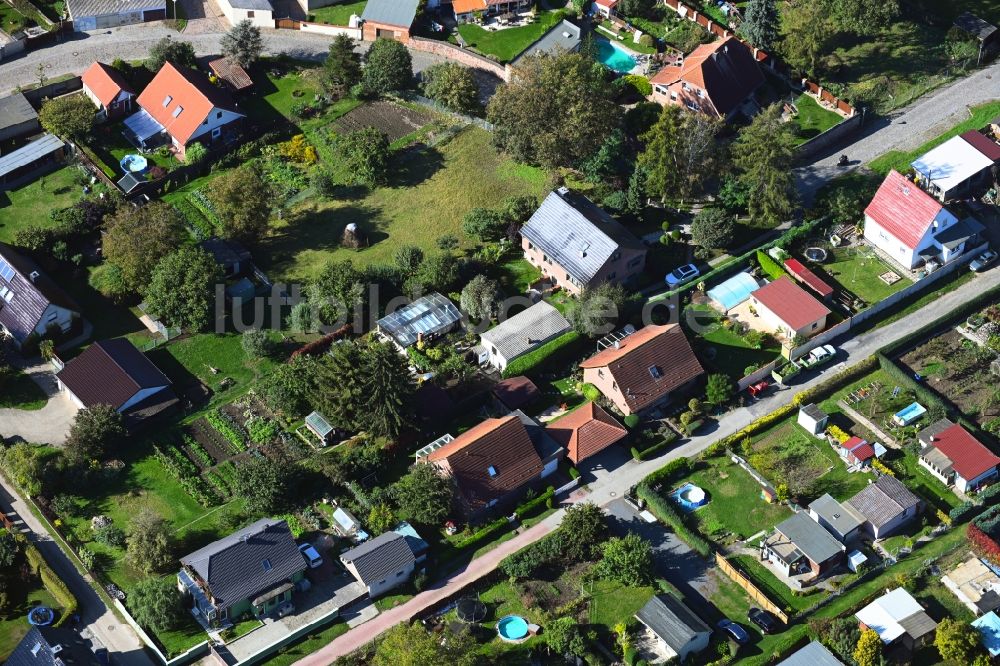 Luftaufnahme Hohe Börde - Wohngebiet einer Einfamilienhaus- Siedlung entlang der Morgenstraße in Hohe Börde im Bundesland Sachsen-Anhalt, Deutschland