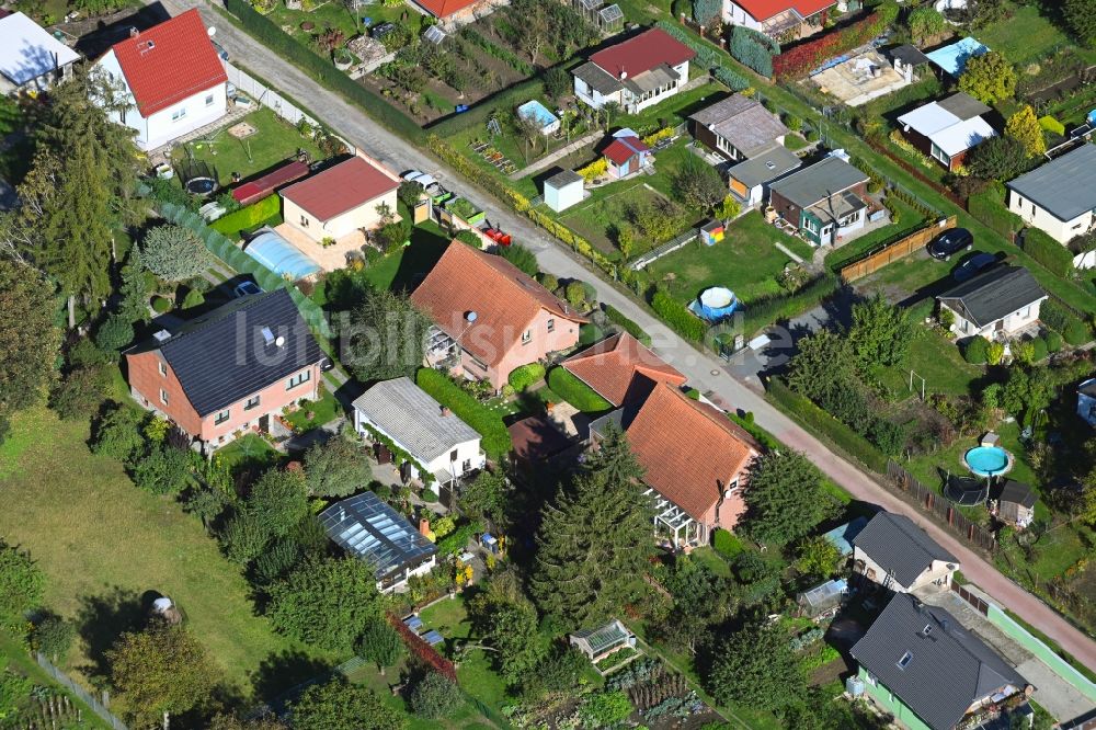 Luftaufnahme Hohe Börde - Wohngebiet einer Einfamilienhaus- Siedlung entlang der Morgenstraße in Hohe Börde im Bundesland Sachsen-Anhalt, Deutschland