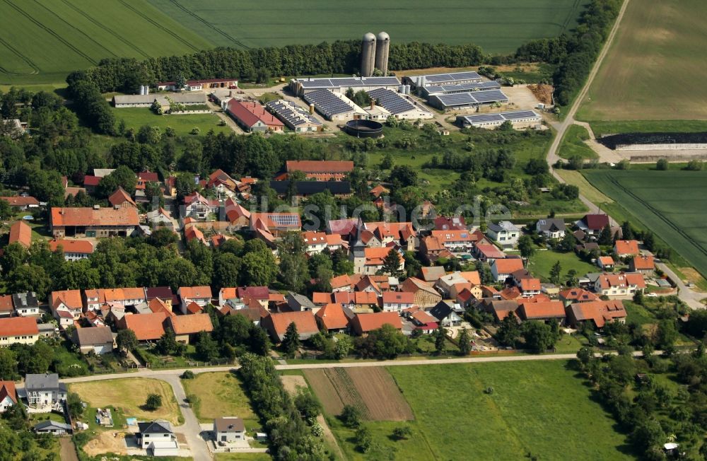 Luftaufnahme Sundhausen - Wohngebiet einer Einfamilienhaus- Siedlung entlang der Stiegelsgasse - Erlenweg in Sundhausen im Bundesland Thüringen, Deutschland