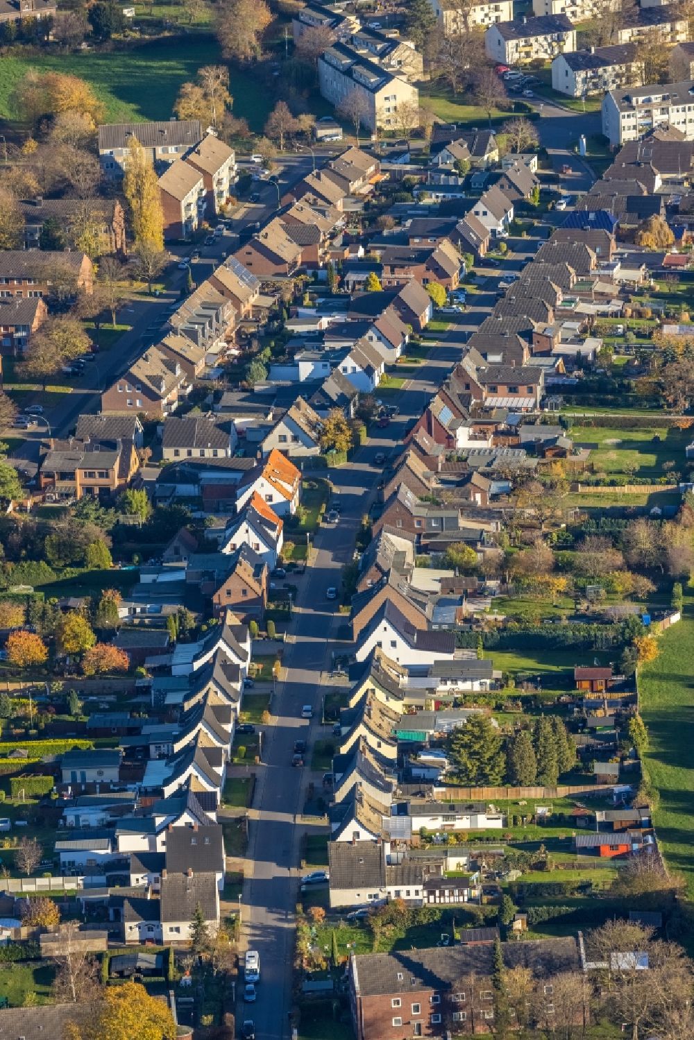 Luftbild Kamp-Lintfort - Wohngebiet einer Einfamilienhaus- Siedlung entlang der Straßburger Straße in Kamp-Lintfort im Bundesland Nordrhein-Westfalen, Deutschland