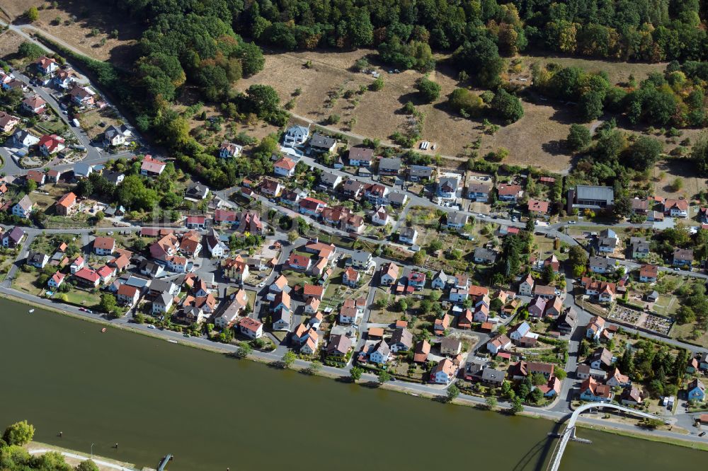 Luftaufnahme Erlach - Wohngebiet einer Einfamilienhaus- Siedlung in Erlach im Bundesland Bayern, Deutschland
