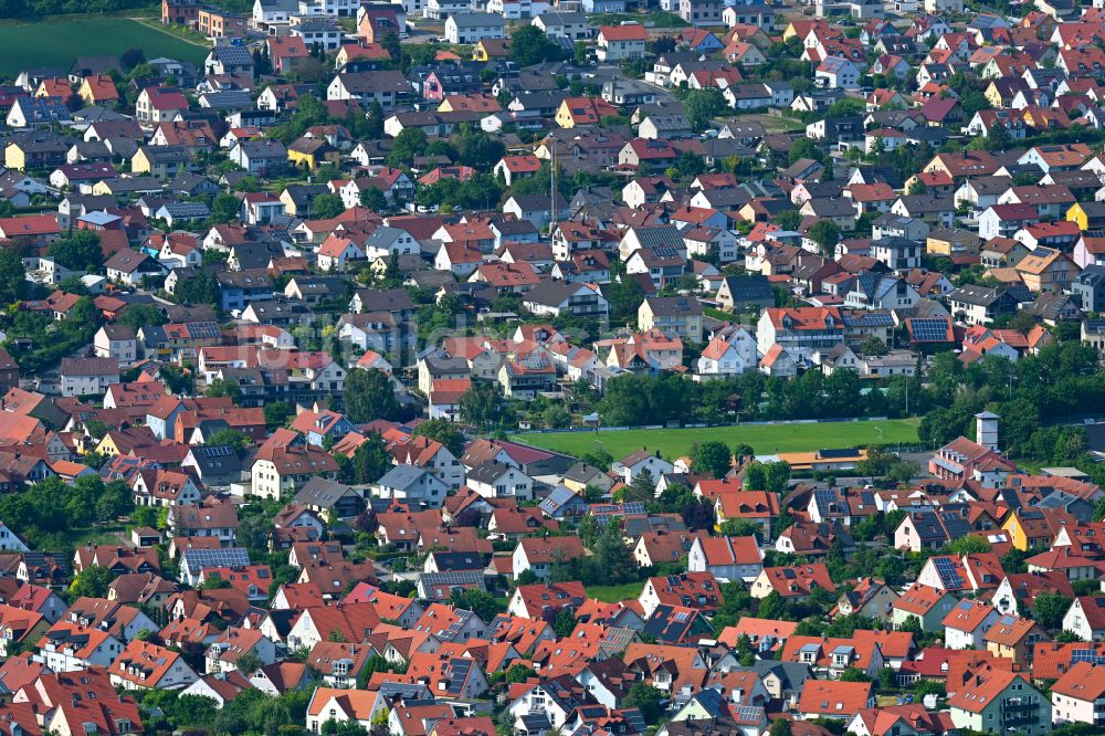 Estenfeld aus der Vogelperspektive: Wohngebiet einer Einfamilienhaus- Siedlung in Estenfeld im Bundesland Bayern, Deutschland
