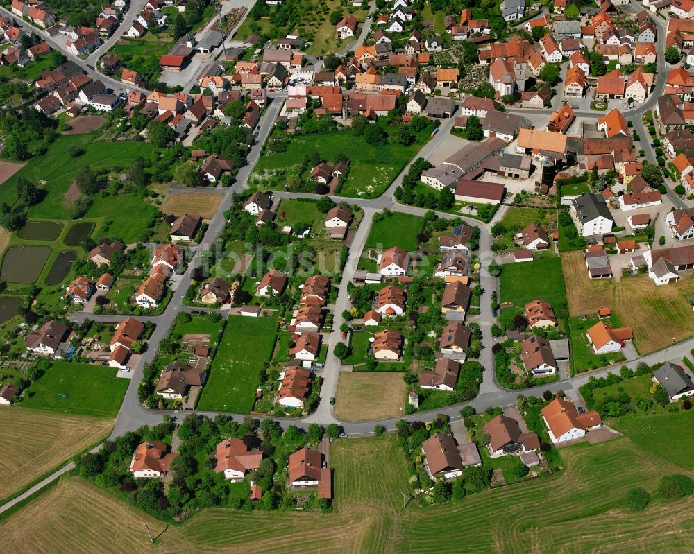 Flachslanden aus der Vogelperspektive: Wohngebiet einer Einfamilienhaus- Siedlung in Flachslanden im Bundesland Bayern, Deutschland