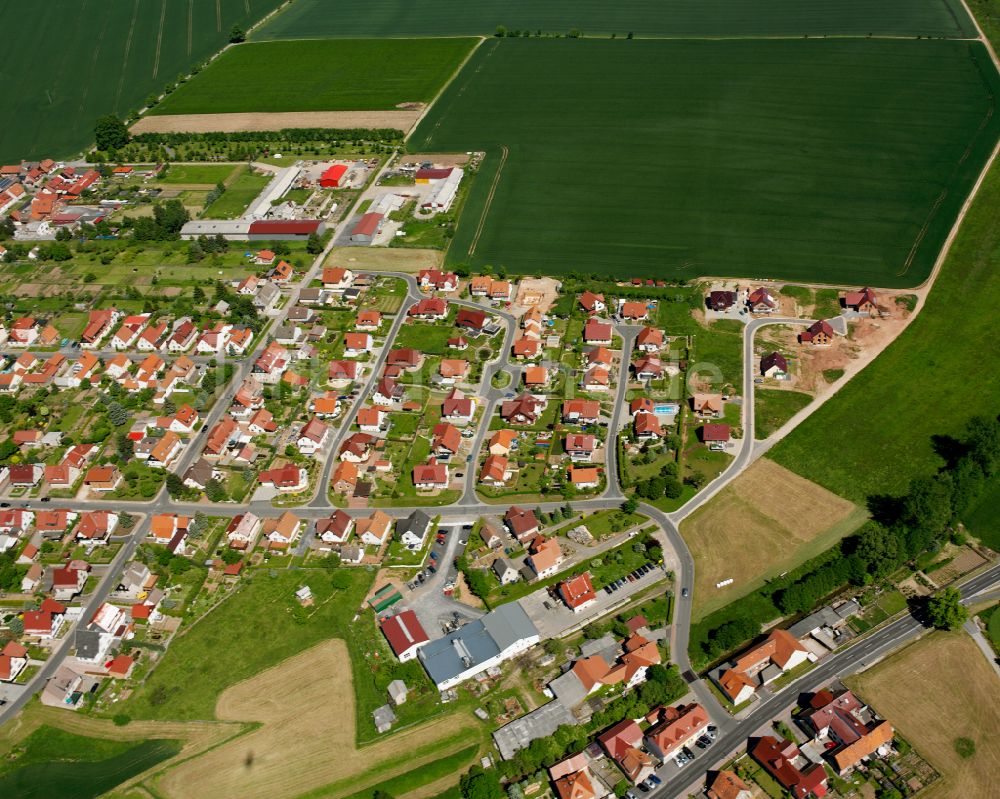 Gernrode aus der Vogelperspektive: Wohngebiet einer Einfamilienhaus- Siedlung in Gernrode im Bundesland Thüringen, Deutschland