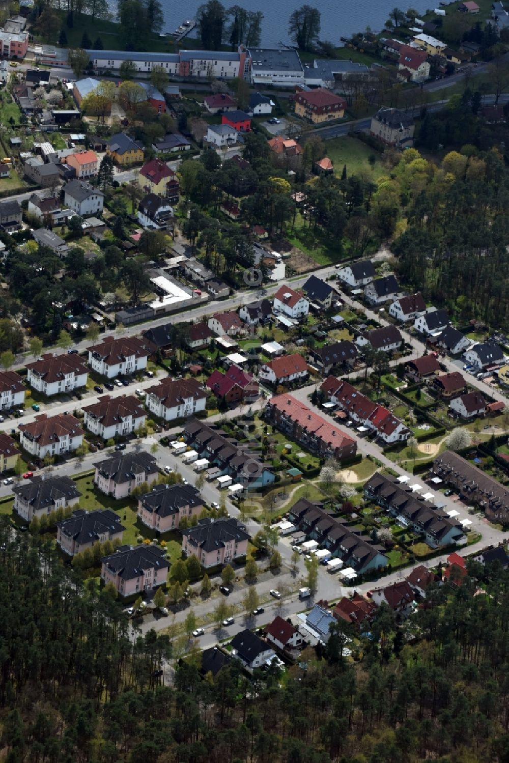 Grünheide (Mark) von oben - Wohngebiet einer Einfamilienhaus- Siedlung in Grünheide (Mark) im Bundesland Brandenburg