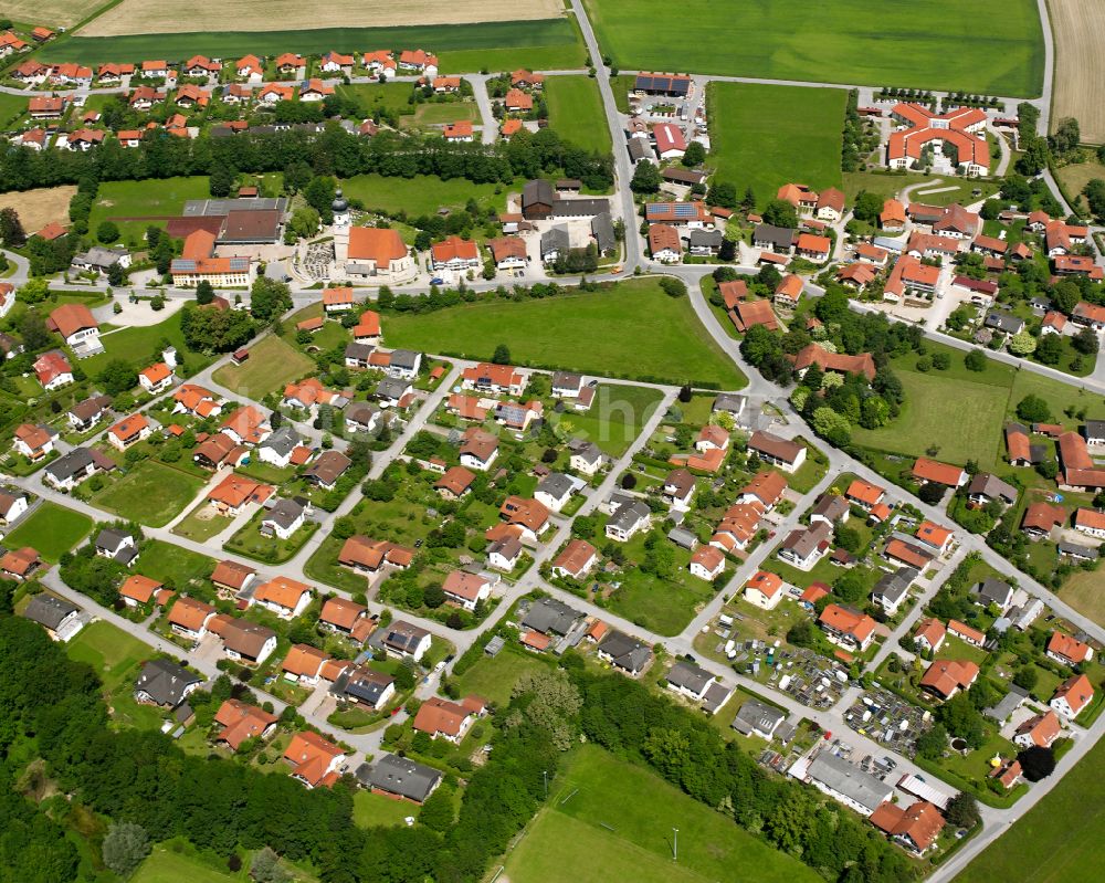 Haiming aus der Vogelperspektive: Wohngebiet einer Einfamilienhaus- Siedlung in Haiming im Bundesland Bayern, Deutschland