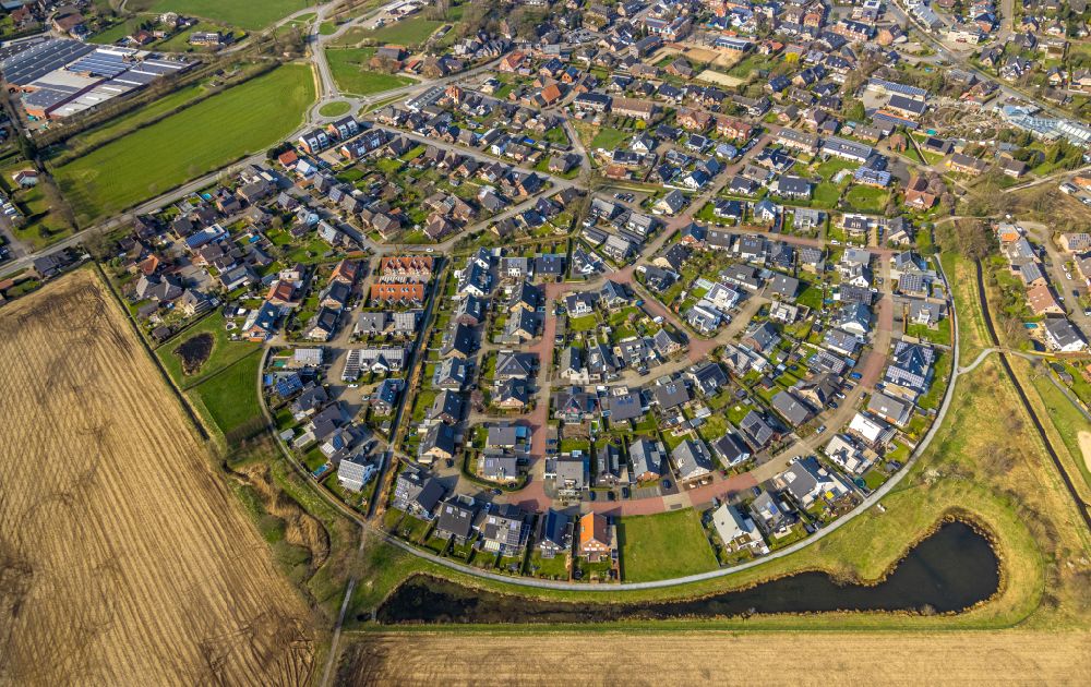 Luftaufnahme Hamminkeln - Wohngebiet einer Einfamilienhaus- Siedlung in Hamminkeln im Bundesland Nordrhein-Westfalen, Deutschland