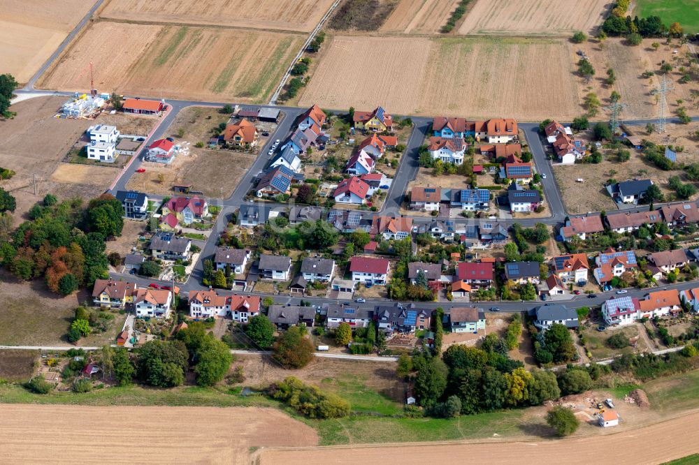 Hausen von oben - Wohngebiet einer Einfamilienhaus- Siedlung in Hausen im Bundesland Bayern, Deutschland