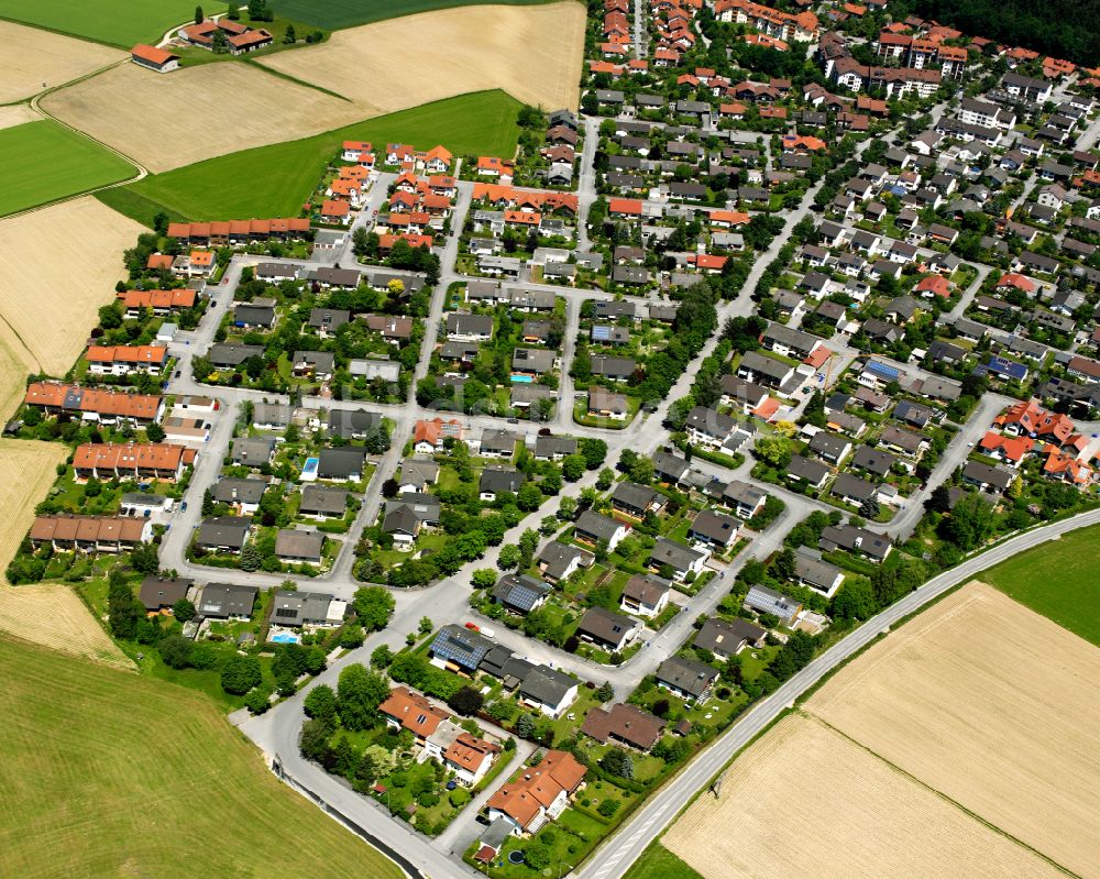 Luftaufnahme Holzen - Wohngebiet einer Einfamilienhaus- Siedlung in Holzen im Bundesland Bayern, Deutschland