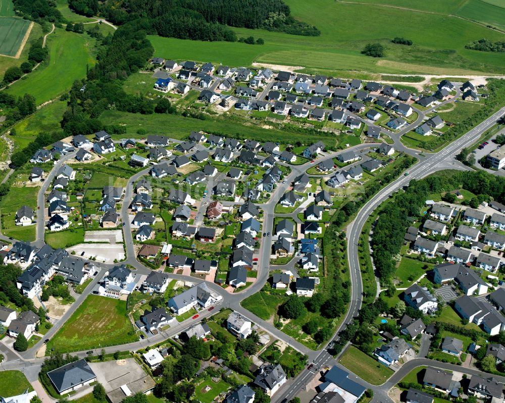Kastellaun aus der Vogelperspektive: Wohngebiet einer Einfamilienhaus- Siedlung in Kastellaun im Bundesland Rheinland-Pfalz, Deutschland