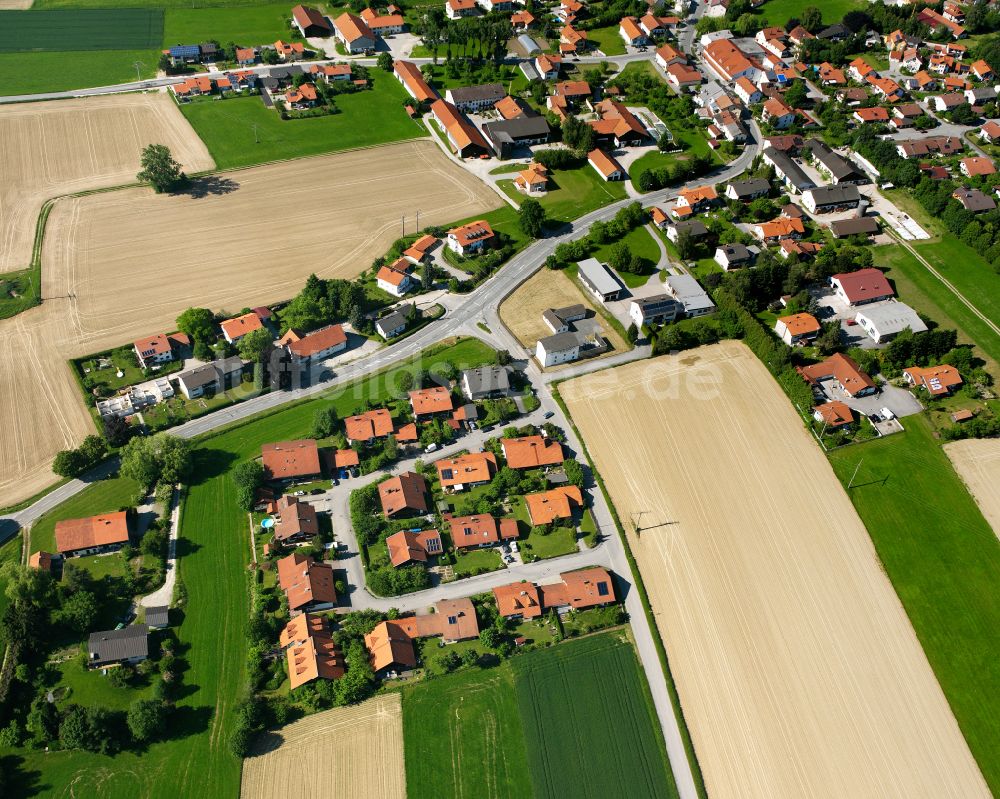Kirchweidach aus der Vogelperspektive: Wohngebiet einer Einfamilienhaus- Siedlung in Kirchweidach im Bundesland Bayern, Deutschland