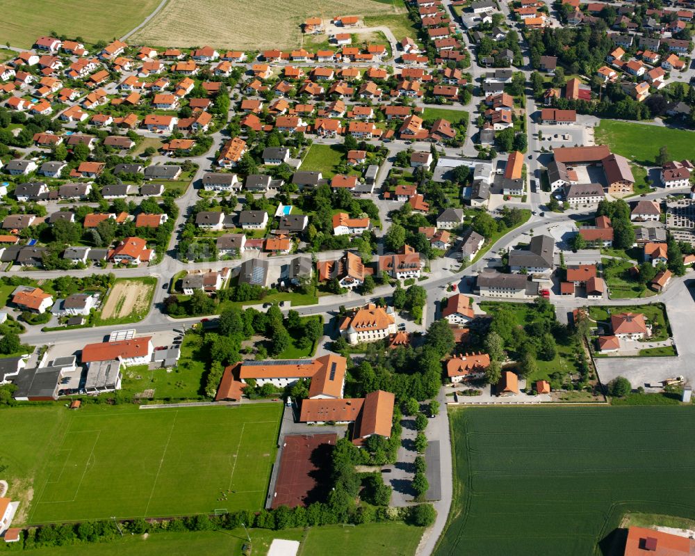 Luftaufnahme Kirchweidach - Wohngebiet einer Einfamilienhaus- Siedlung in Kirchweidach im Bundesland Bayern, Deutschland