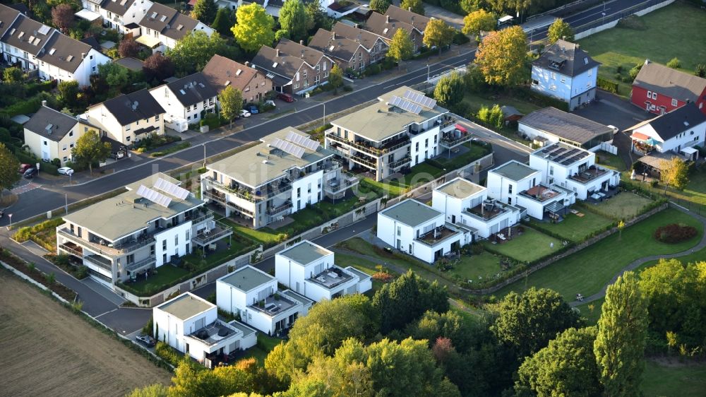 Luftaufnahme Oberpleis - Wohngebiet einer Einfamilienhaus- Siedlung an der Königswinterer Straße in Oberpleis im Bundesland Nordrhein-Westfalen, Deutschland