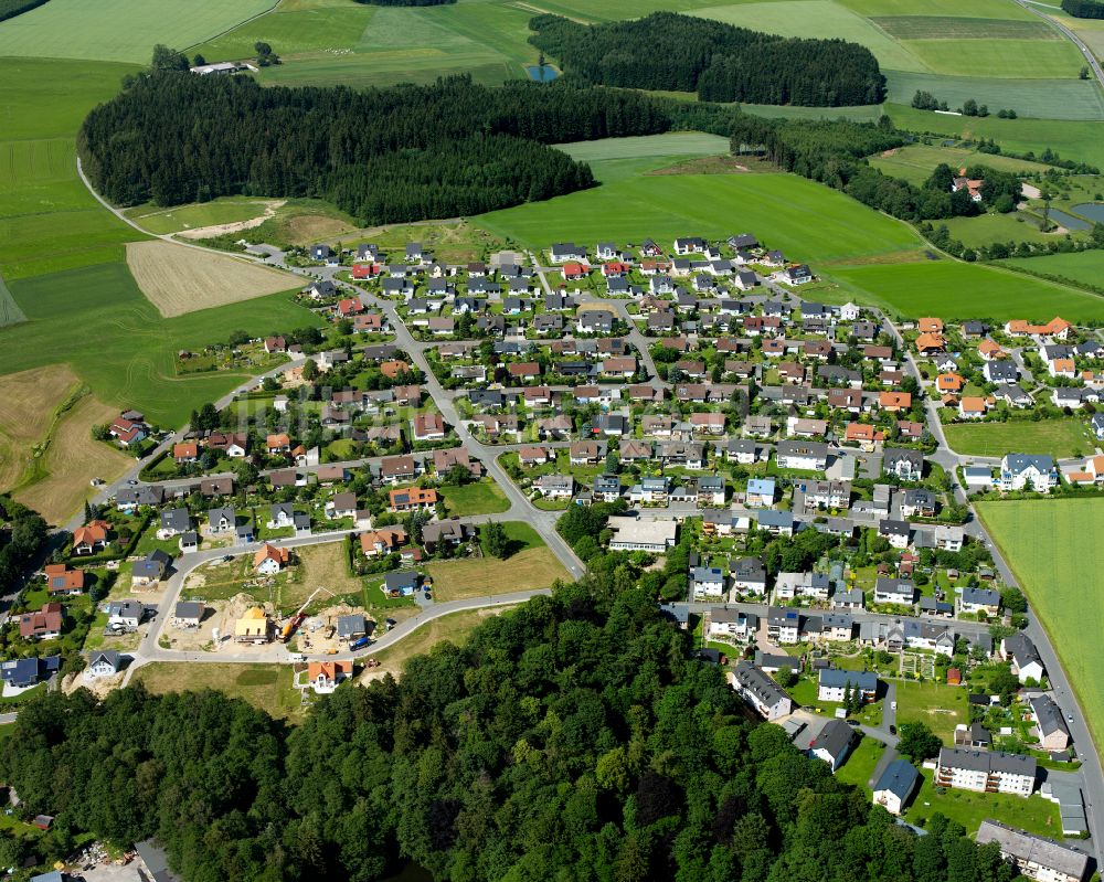 Konradsreuth aus der Vogelperspektive: Wohngebiet einer Einfamilienhaus- Siedlung in Konradsreuth im Bundesland Bayern, Deutschland