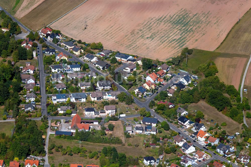 Lengfurt von oben - Wohngebiet einer Einfamilienhaus- Siedlung in Lengfurt im Bundesland Bayern, Deutschland