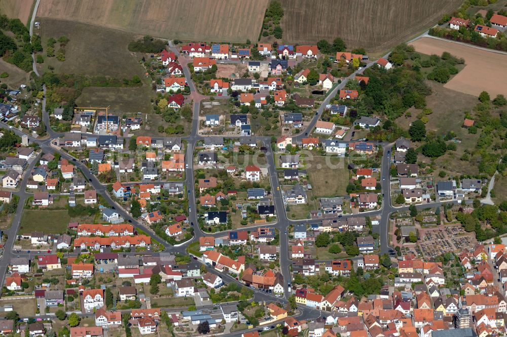 Lengfurt aus der Vogelperspektive: Wohngebiet einer Einfamilienhaus- Siedlung in Lengfurt im Bundesland Bayern, Deutschland