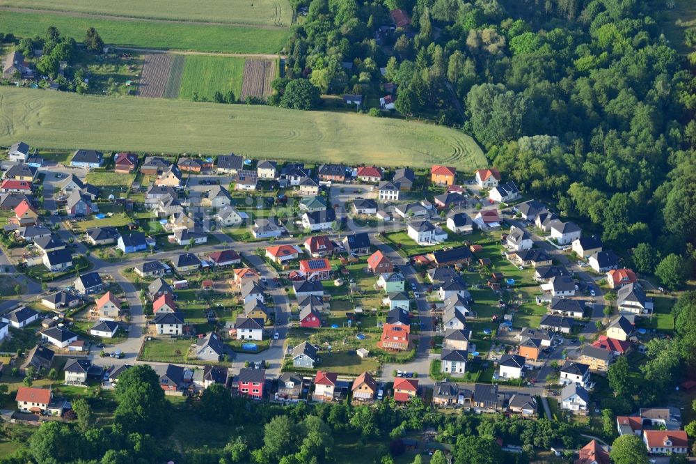 Mühlenbeck aus der Vogelperspektive: Wohngebiet einer Einfamilienhaus- Siedlung in Mühlenbeck im Bundesland Brandenburg